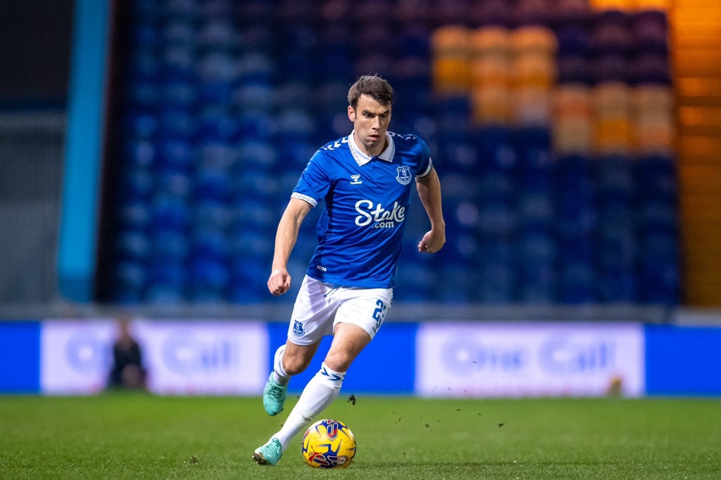 再续约1年！2009年埃弗顿花7万欧签下科尔曼，球员一直效力至今